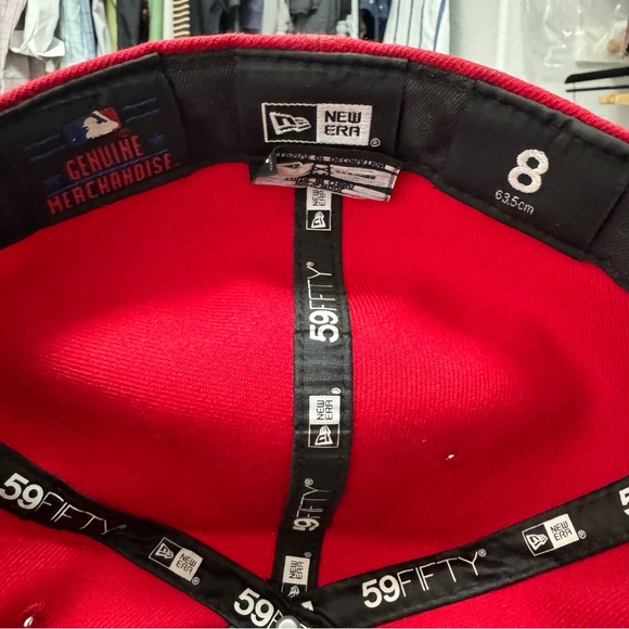 Red and Chrome fitted Yankee hat. - Picture 2 of 5